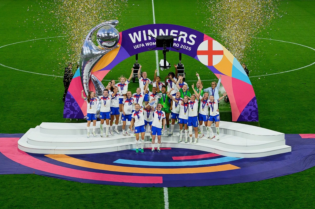 England’s Lionesses lifting the trophy on stage as winners of UEFA Women’s Euro 2025 amid confetti.